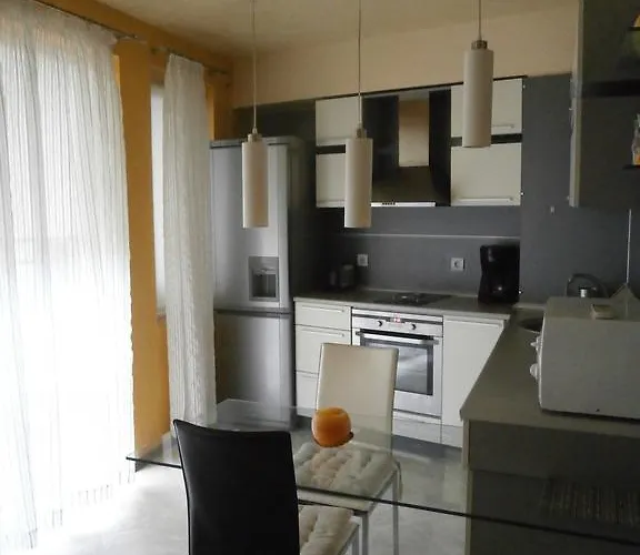 Art Kiril And Metodi Square * בורגאס